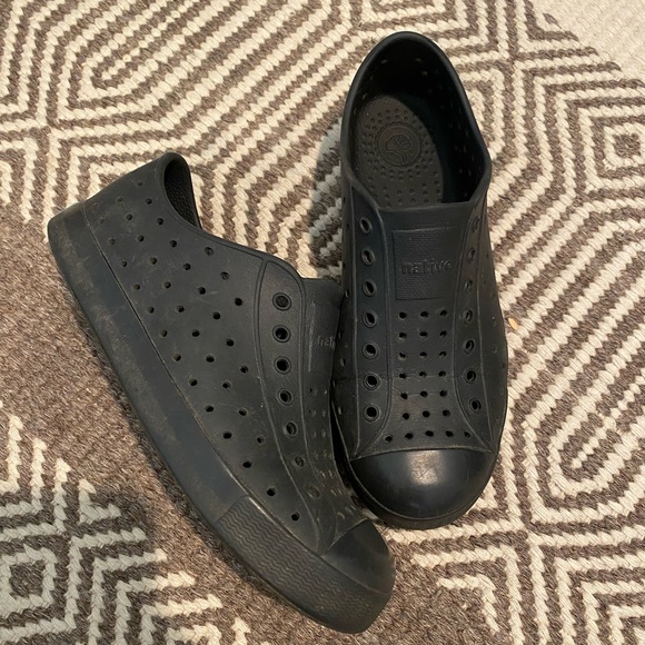 Size 3 black Native shoes. - Picture 3 of 5